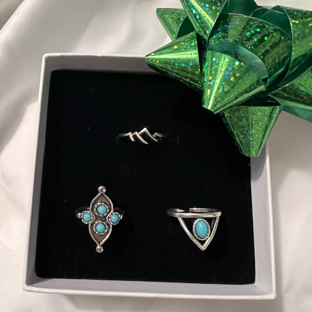 Elegant Silver alloy and Faux Turquoise Ring Set